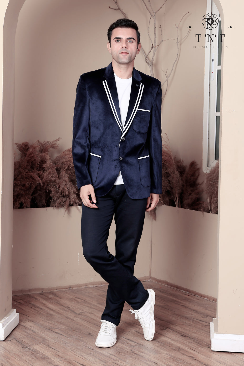 Navy Blue Sharp Lapel Blazer