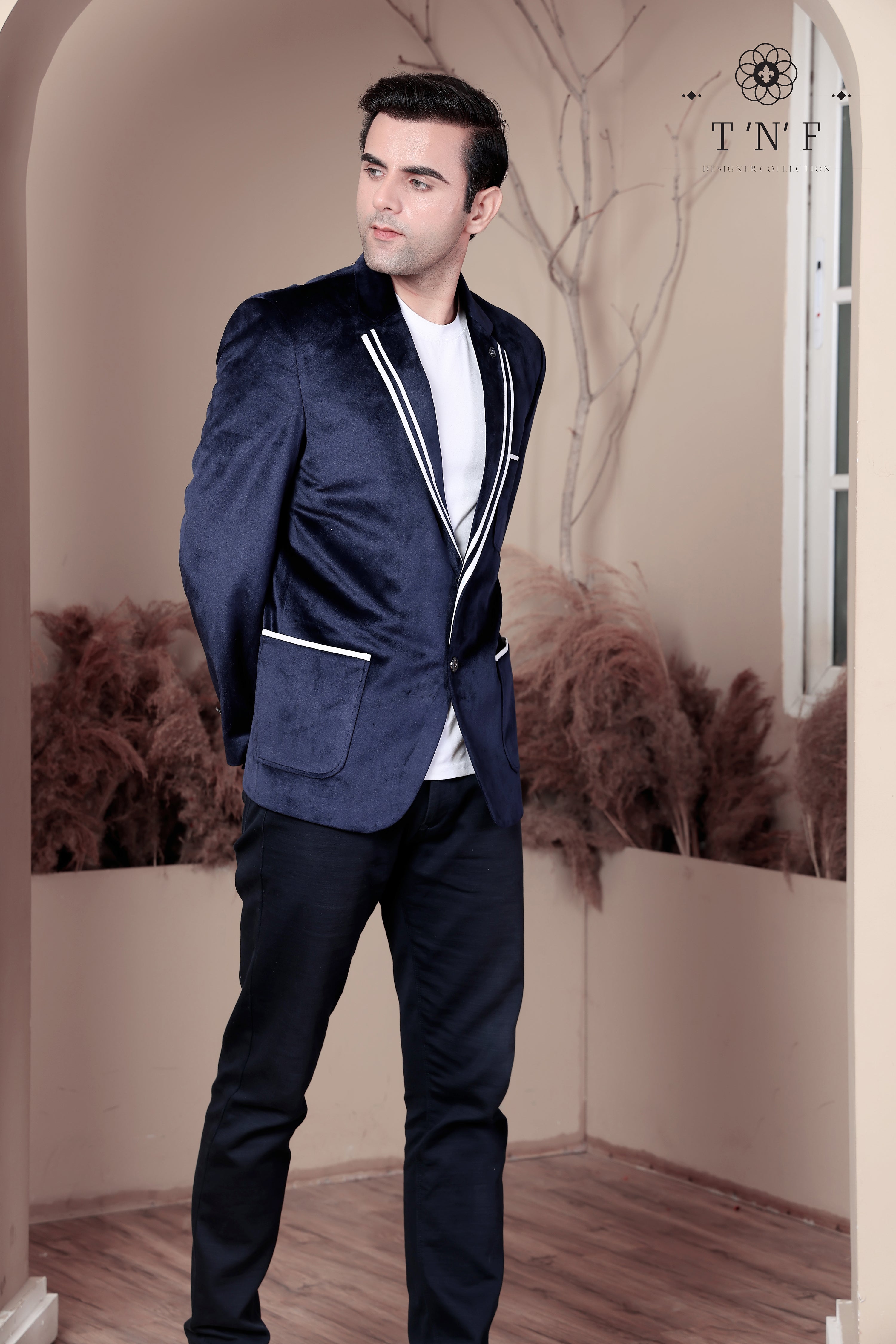 Navy Blue Sharp Lapel Blazer